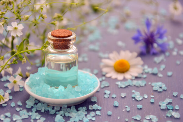 aromatherapy-cosmetic-oil-essential-oil-spa-cosmetology-sea-salt-1457643-pxhere.com